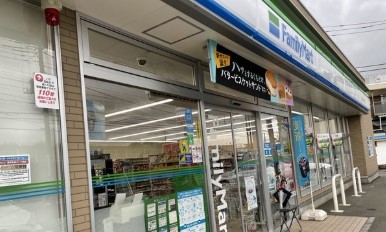 コンビ二：ﾌｧﾐﾘｰﾏｰﾄ 立川上砂町五丁目店　298m