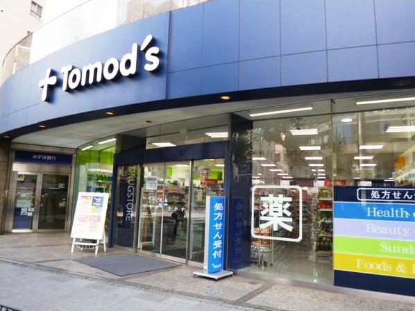 ドラッグストア：ﾄﾓｽﾞ 水天宮前店　193m