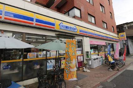 コンビ二：ﾐﾆｽﾄｯﾌﾟ 上板橋店　638m