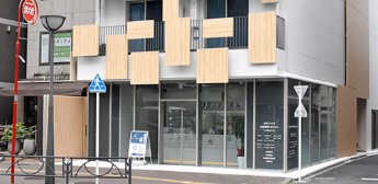 ドラッグストア：ｳｲﾝｸﾞ薬局四谷店　214m