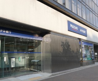 銀行：みずほ銀行四谷支店　225m