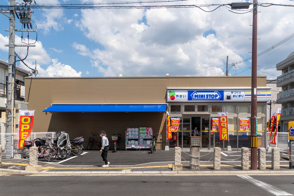 コンビ二：ミニストップ 高槻大手町店　210m