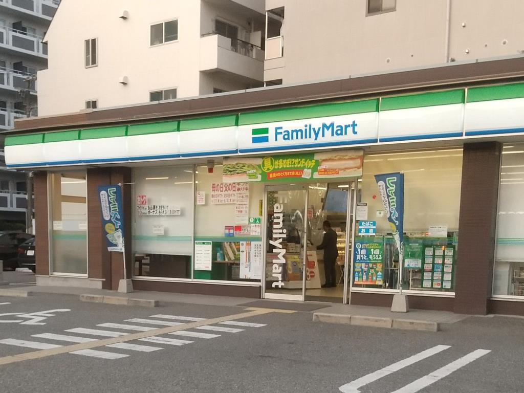 コンビ二：ﾌｧﾐﾘｰﾏｰﾄ 東三国六丁目店　192m