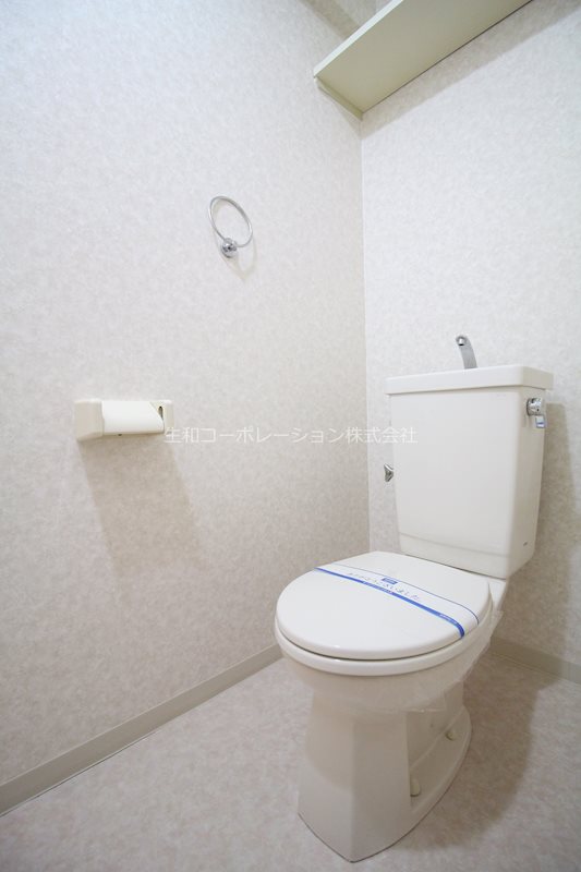 落ち着いた広さのあるトイレ