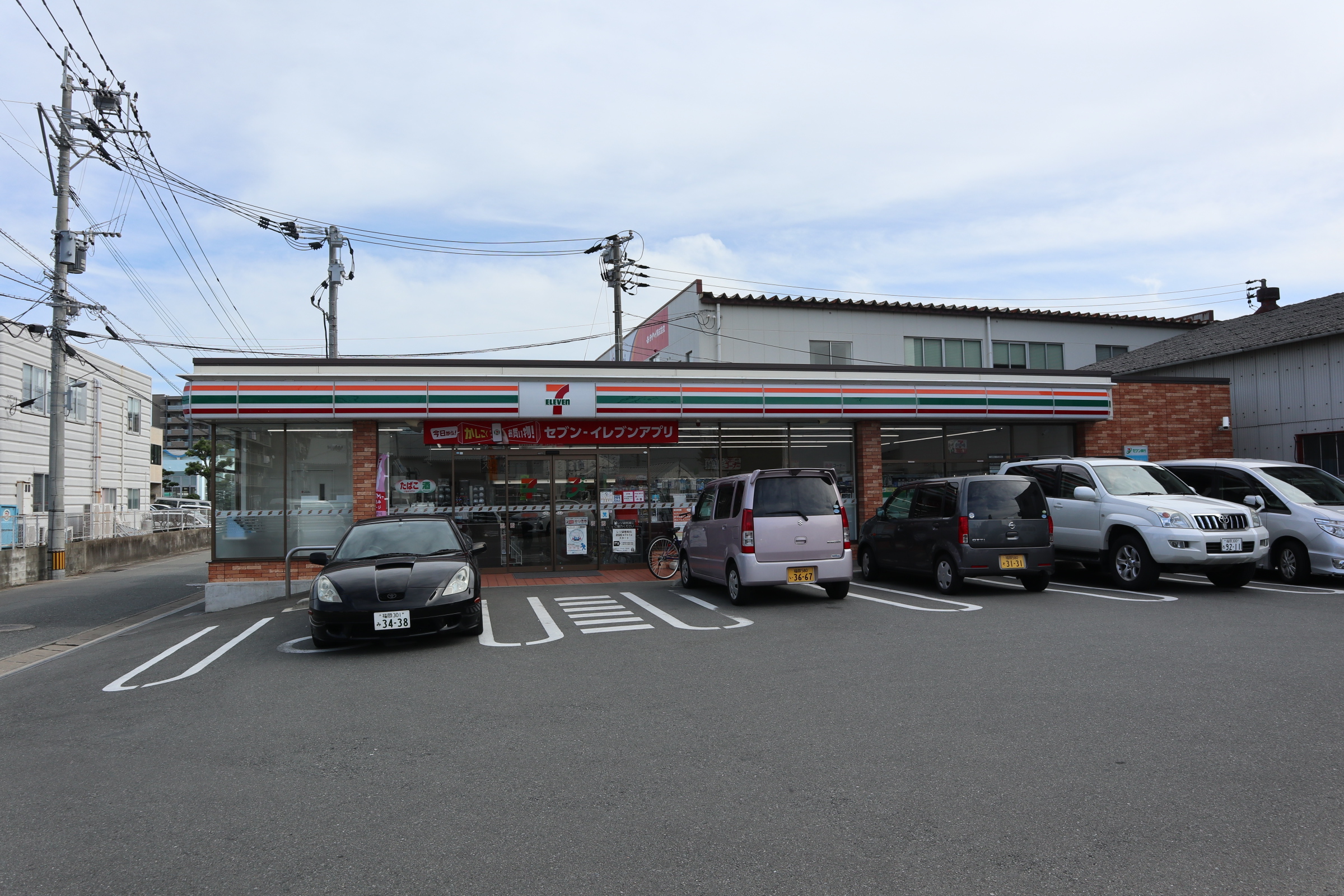 コンビ二：ｾﾌﾞﾝｲﾚﾌﾞﾝ 博多東那珂1丁目店　770m