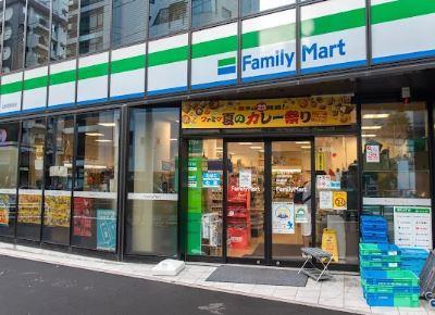 コンビ二：ファミリーマート 北参道駅前店　118m