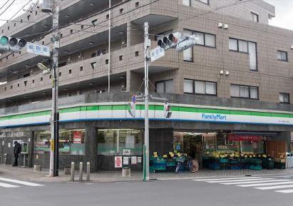 コンビ二：ﾌｧﾐﾘｰﾏｰﾄ あぶらや給田三丁目店　86m