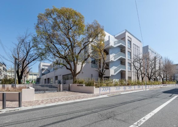 中学校：江戸川区立瑞江第三中学校　727m