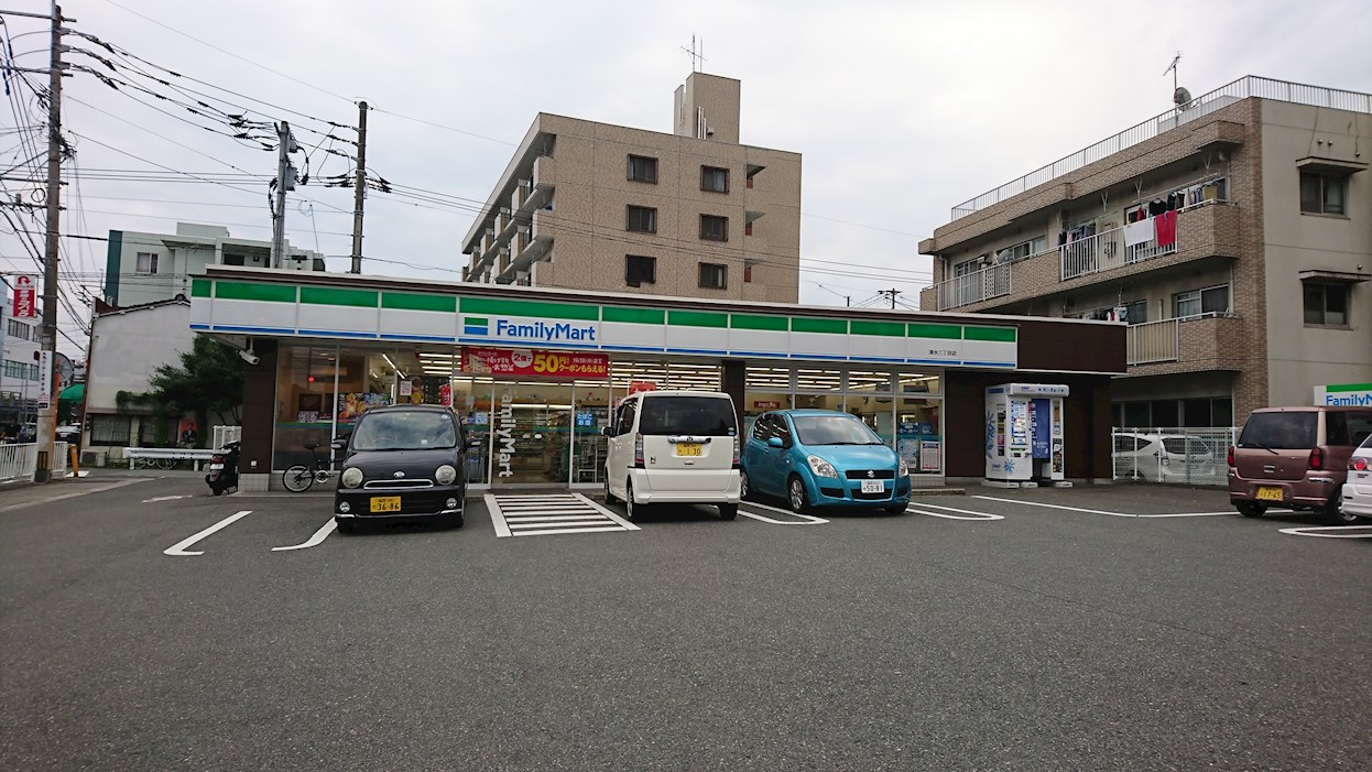 コンビ二：ﾌｧﾐﾘｰﾏｰﾄ 清水三丁目店　377m