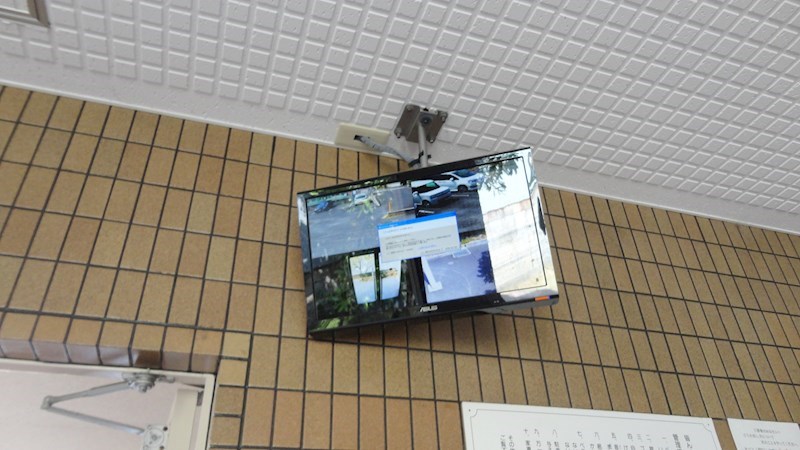 合計4台の防犯カメラの映像が確認できます。