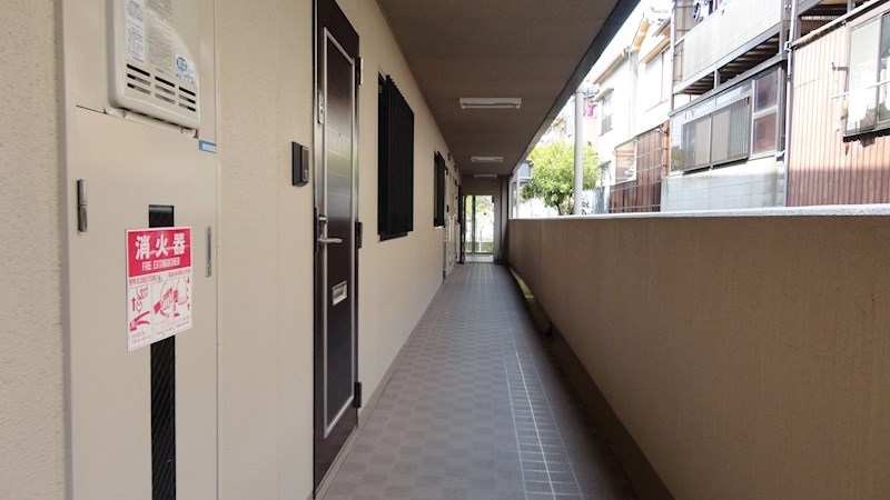 北側ながらも明るくすっきりとした共用廊下です。
