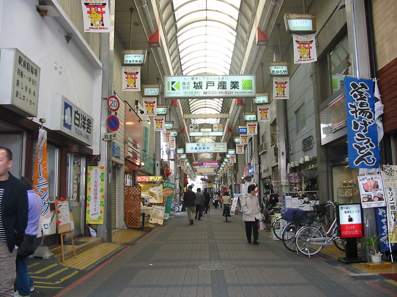 ショッピング施設：ジンジャモール商店街　835m