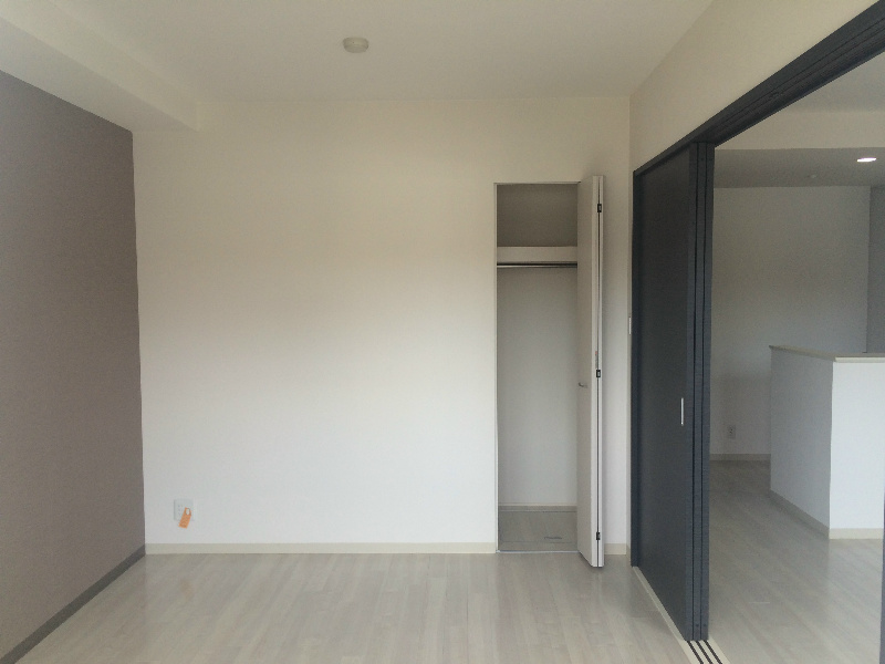 リビングとの仕切りの扉を開けると開放感がでます。