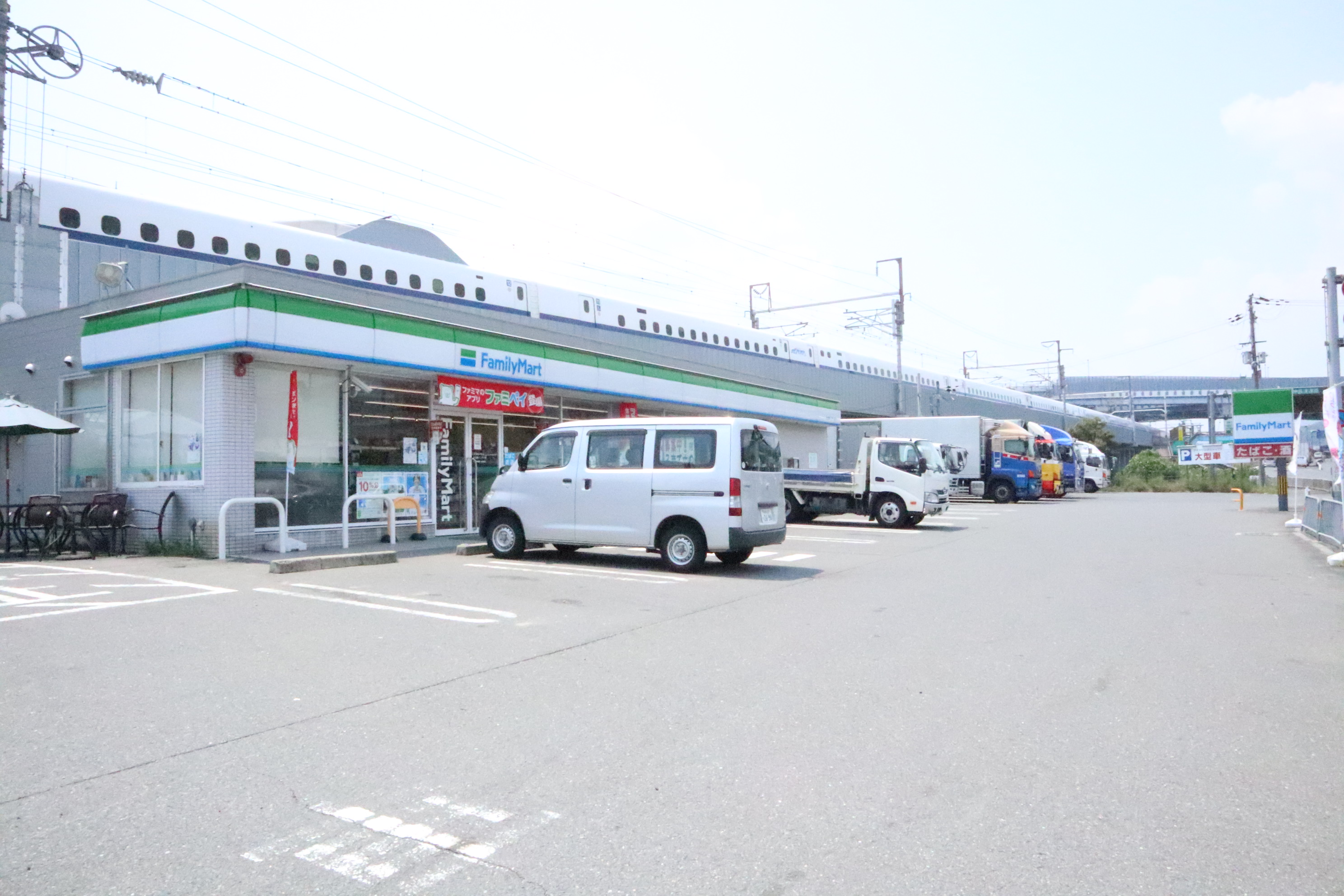 コンビ二：ﾌｧﾐﾘｰﾏｰﾄ 大山崎ｲﾝﾀｰ店　346m