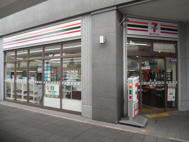 コンビ二：ｾﾌﾞﾝｲﾚﾌﾞﾝ ﾊｰﾄｲﾝJR三田駅南口店　515m