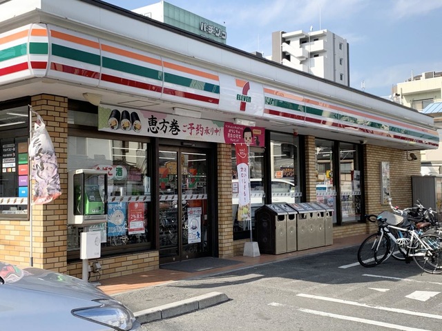 コンビ二：セブンイレブン 足立西新井本町4丁目店　344m