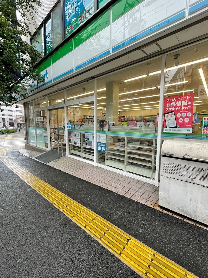 コンビ二：ファミリーマート 二俣川北口店　462m