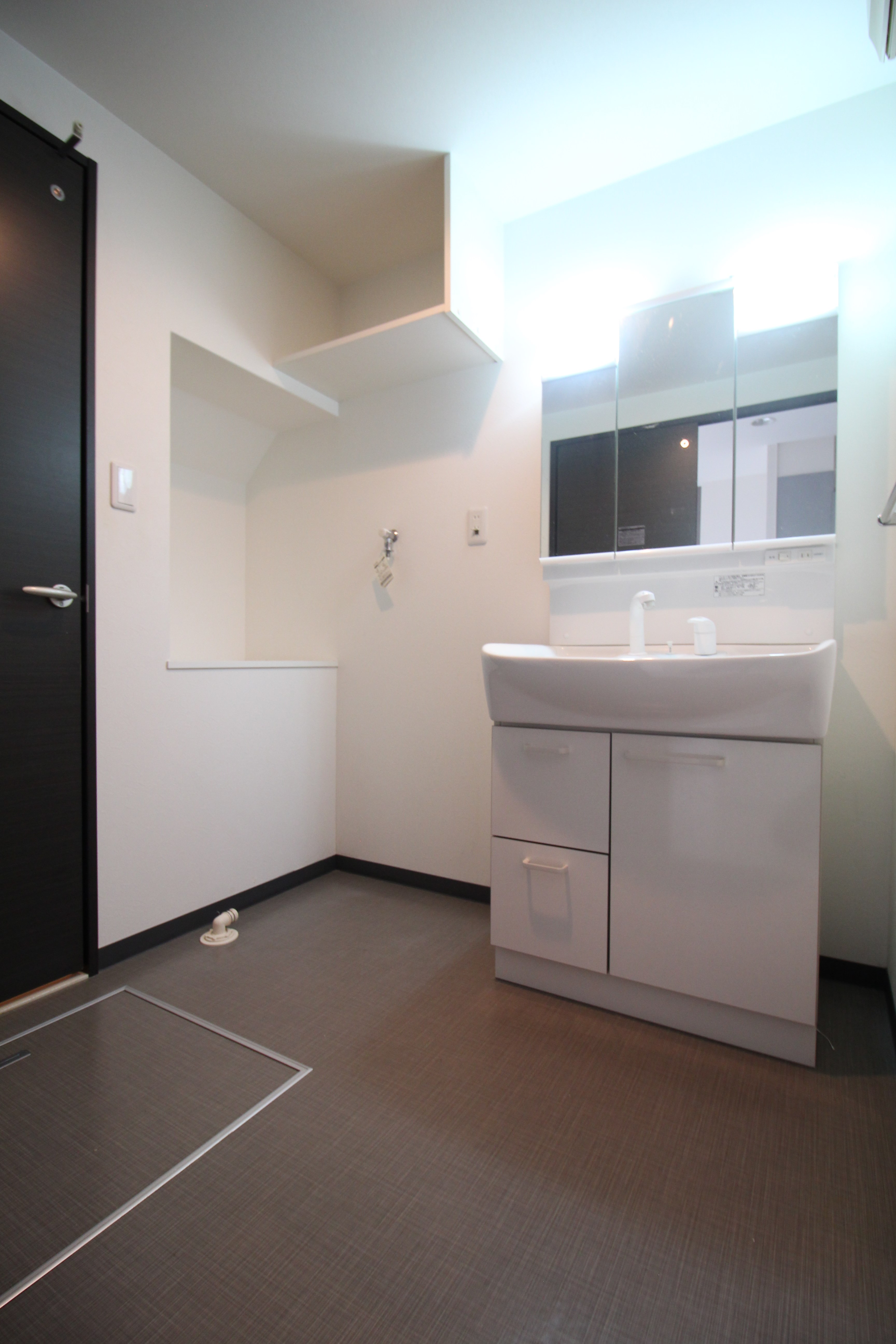 シャンプードレッサー付・広々洗面室