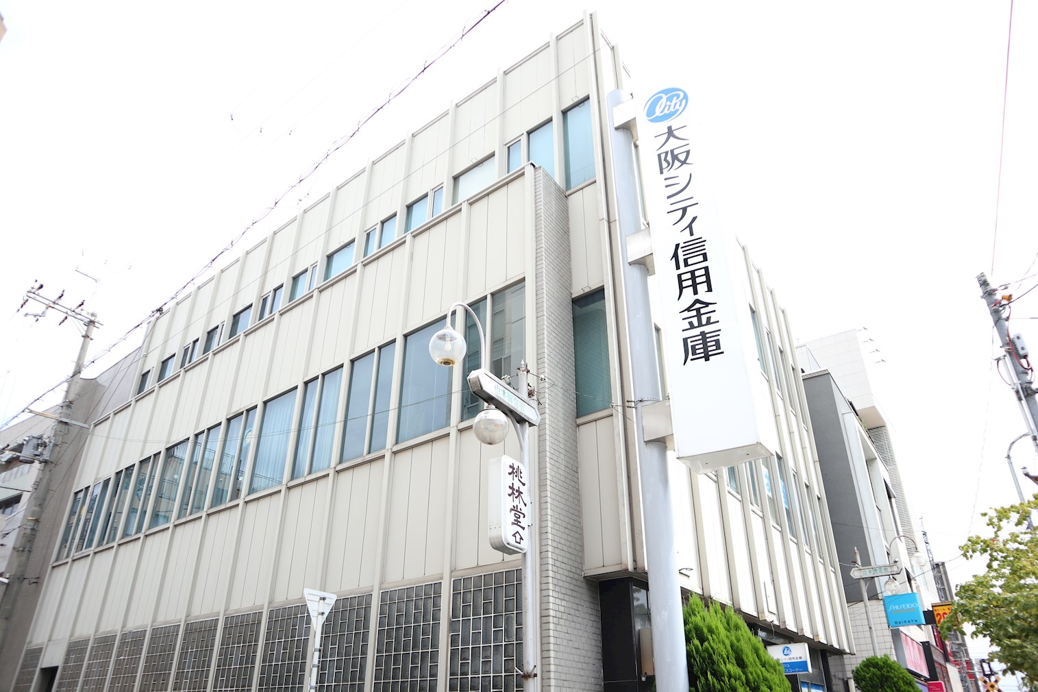 銀行：大阪ｼﾃｨ信用金庫山本支店　705m