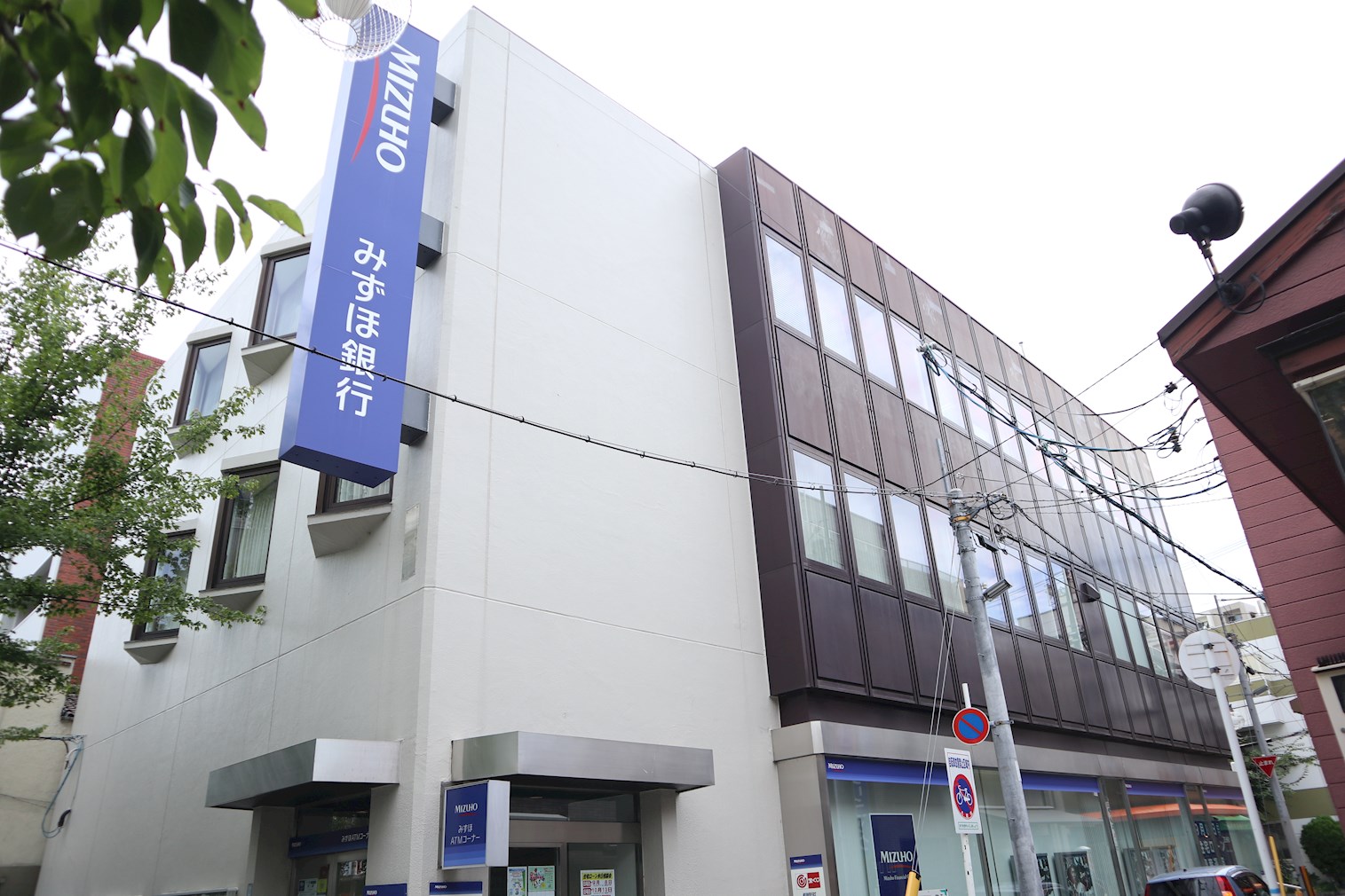 銀行：みずほ銀行山本支店　809m