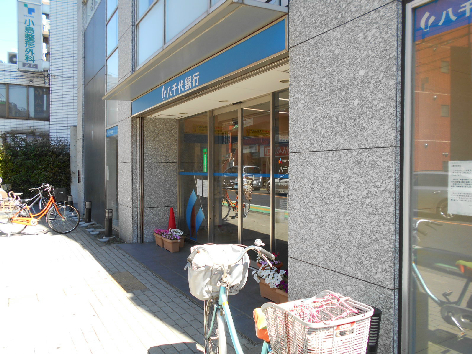 銀行：八千代銀行 烏山支店　337m