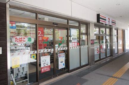コンビ二：ｾﾌﾞﾝｲﾚﾌﾞﾝ 勝どき駅前店　173m