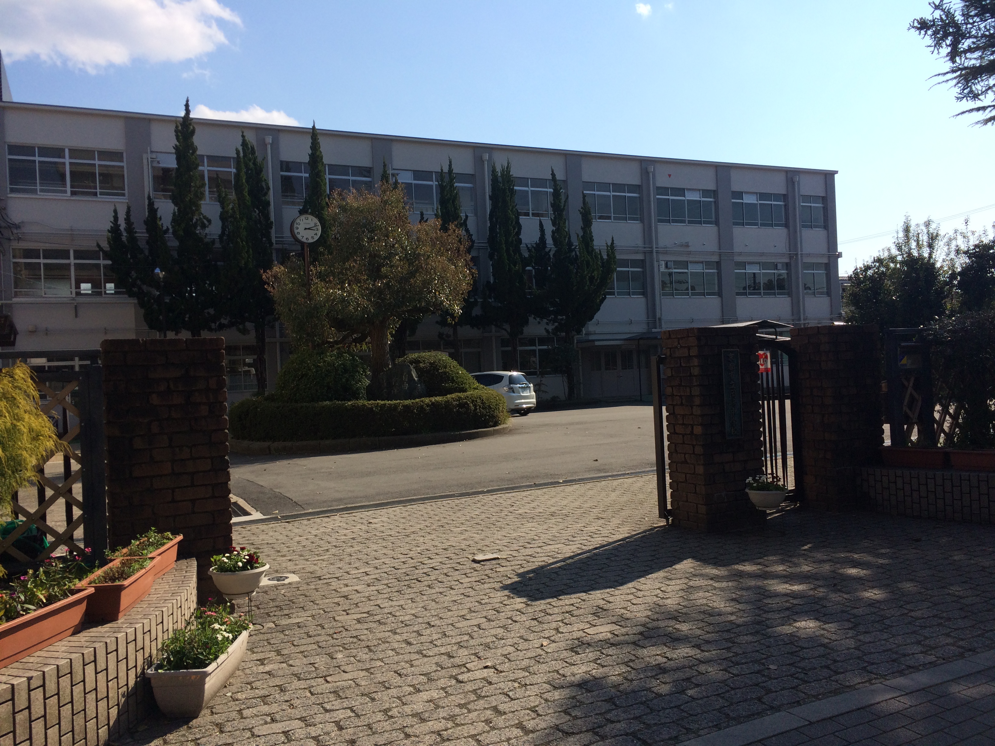 中学校：京都市立岡崎中学校　467m