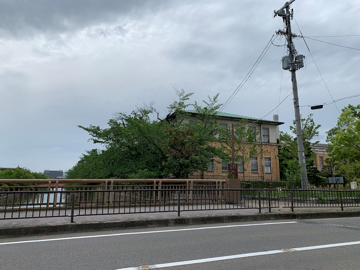 公園：岡崎公園　502m