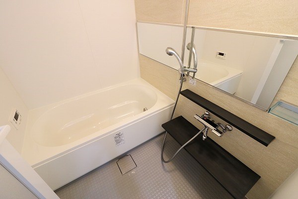浴室乾燥機、循環式追焚機能付です。