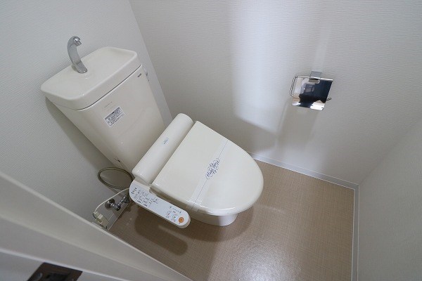 温水洗浄暖房便座付です。