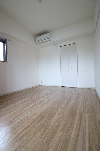 6帖洋室にはエアコンがついています。