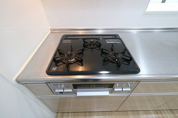 3口ガスコンログリル付きです。