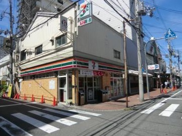 コンビ二：ｾﾌﾞﾝｲﾚﾌﾞﾝ 尼崎中央店　107m