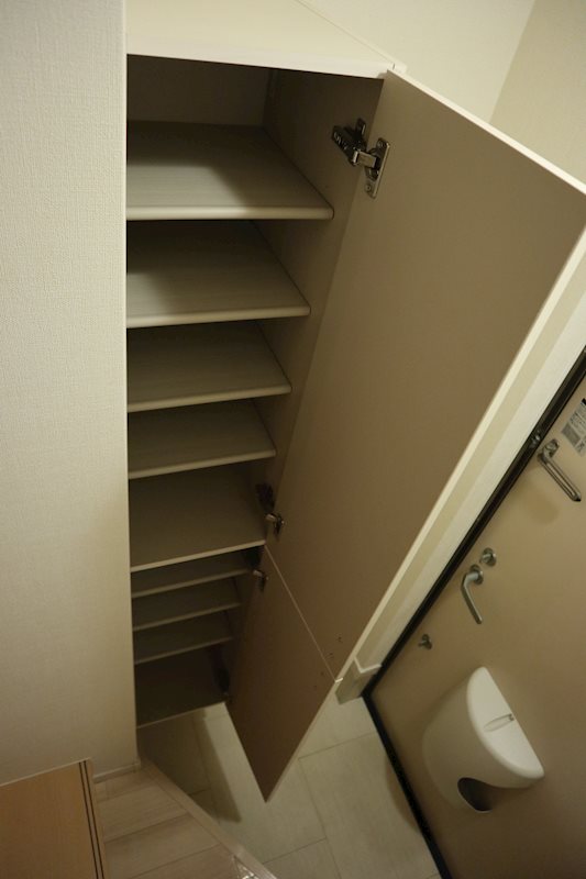 収納力たっぷりの玄関収納