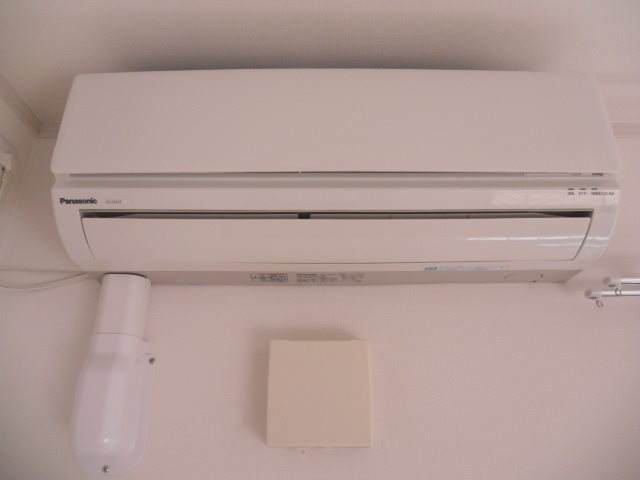 洋室にエアコンございます。