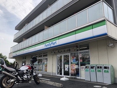 コンビ二：ファミリーマート 中山競馬場前店　150m