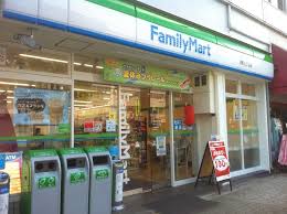 コンビ二：ﾌｧﾐﾘｰﾏｰﾄ 谷町七丁目店　640m