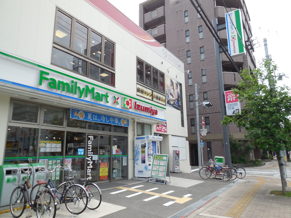 スーパー：ﾌｧﾐﾘｰﾏｰﾄ&times;ｲｽﾞﾐﾔ 東三国四丁目店　213m