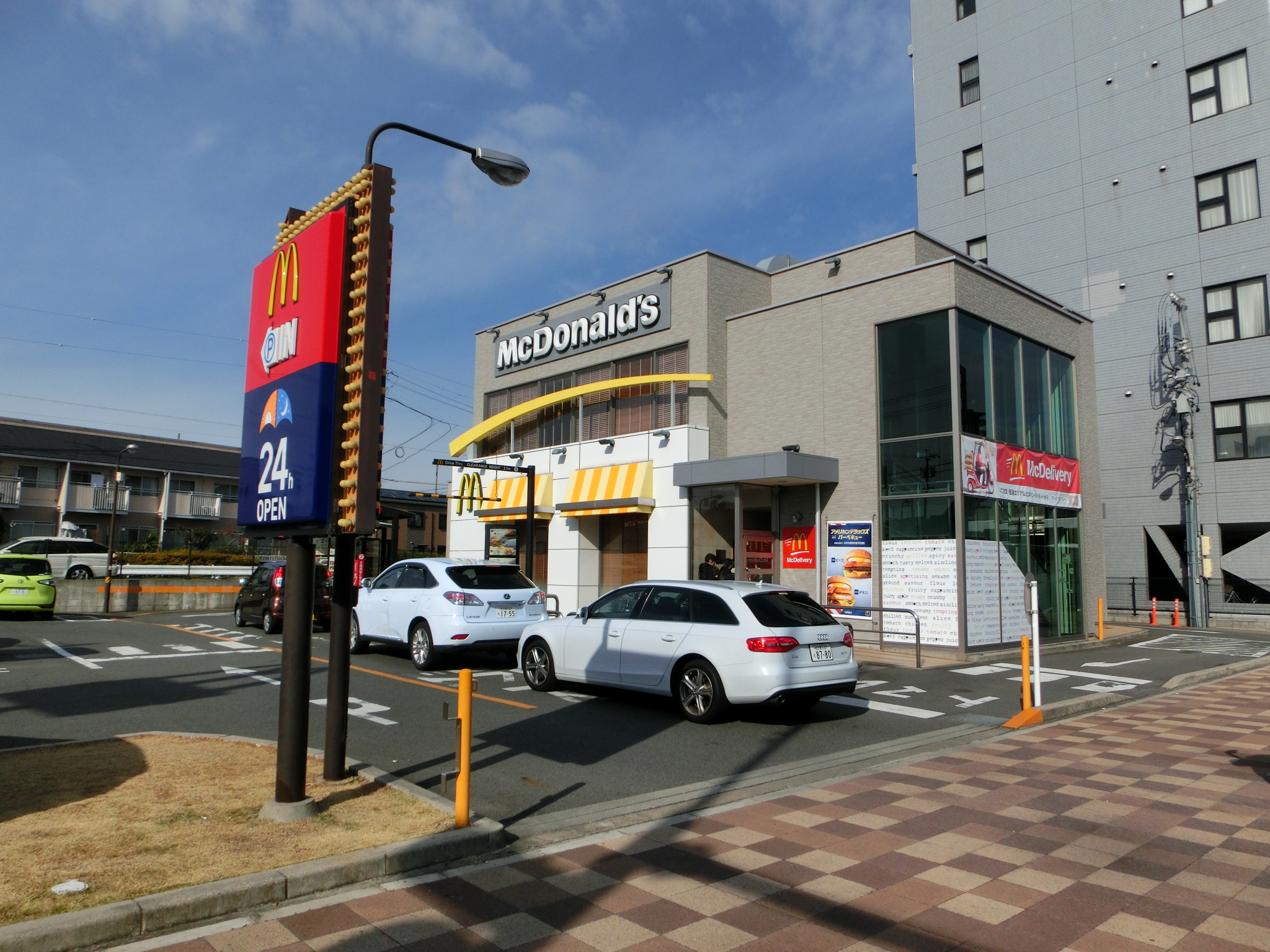 レストラン：ﾏｸﾄﾞﾅﾙﾄﾞ 22号康生通店　82m