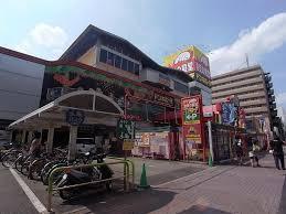 ショッピング施設：ﾄﾞﾝ･ｷﾎｰﾃ ﾊﾟｳ中川山王店　1018m