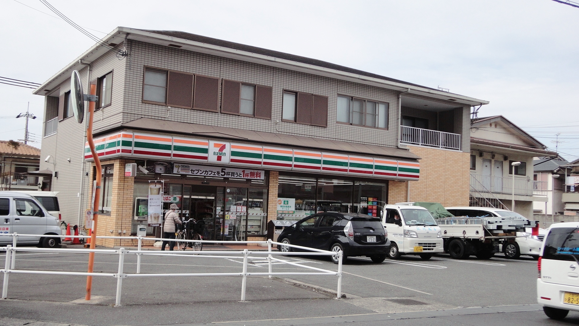 コンビ二：セブンイレブン枚方津田駅前店　377m