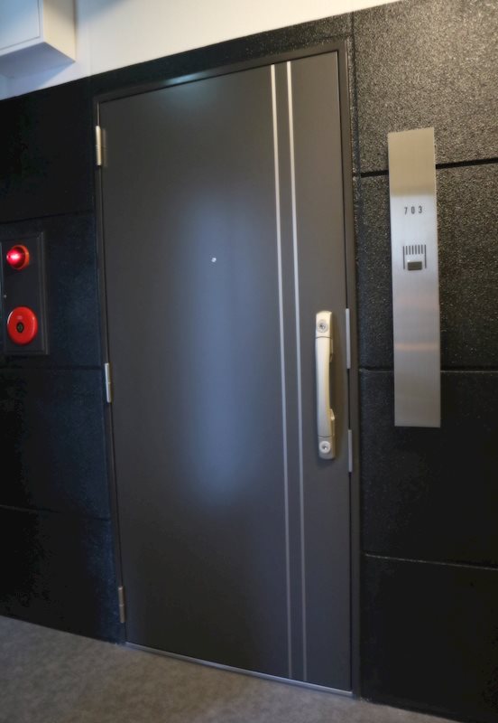 どの部屋も玄関は屋内、内廊下となります。
