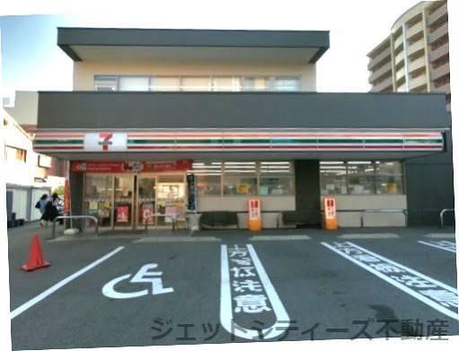 コンビ二：セブンイレブン 大阪中津南店　339m