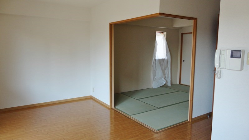 和室を開放すると更に広々