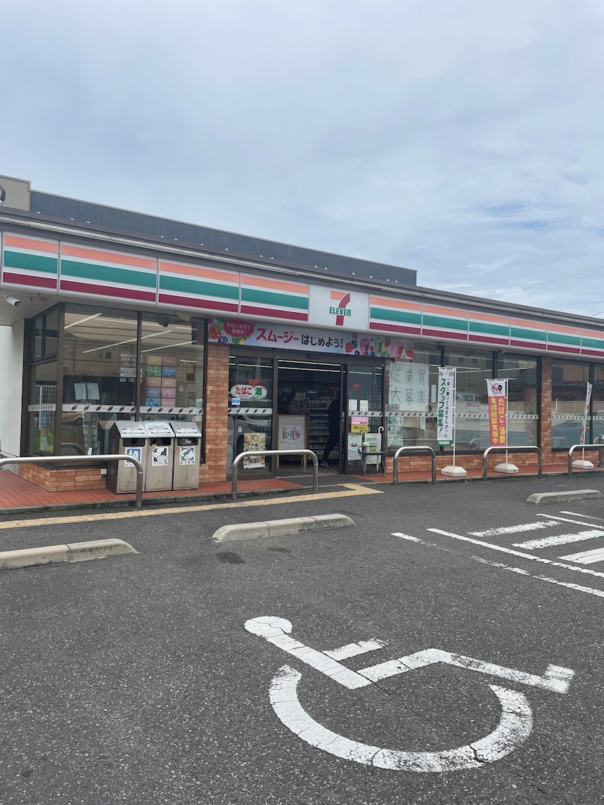 コンビ二：セブン-イレブン 東大阪中新開１丁目店　332m